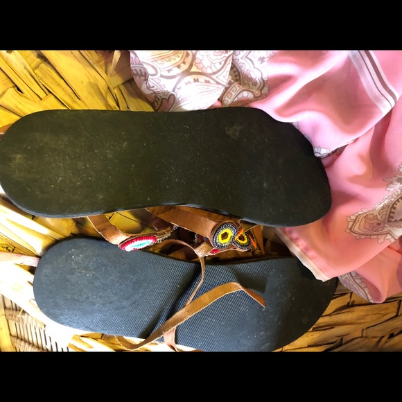 Artisan made sandals - Picture 3 of 3